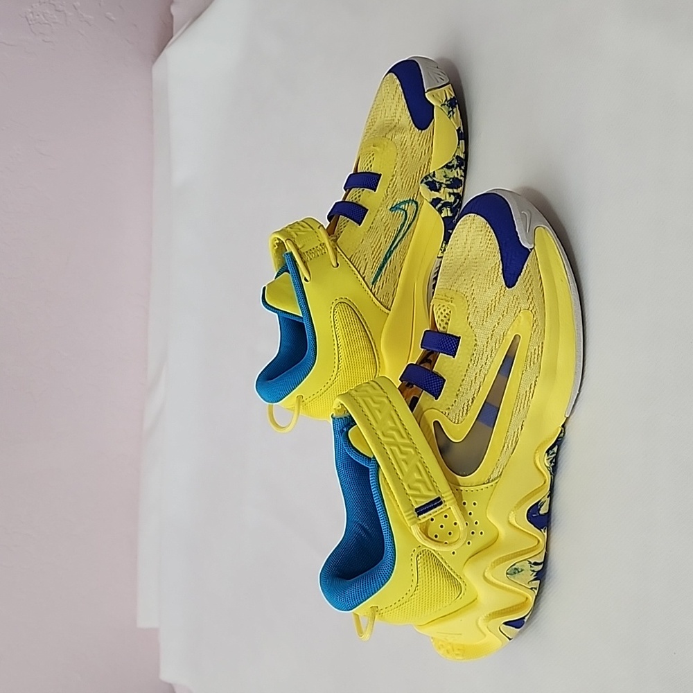 Nike Shoes Size: 1.5Y